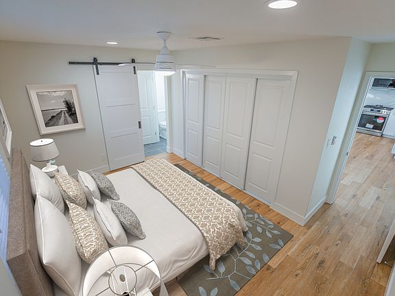 5th image of 131 Albert Pl #D
