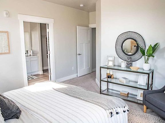 4th image of 1816 W Eaglewood Dr #204