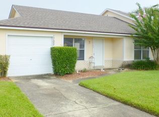 1702 Tudor Ln, Tavares, FL 32778