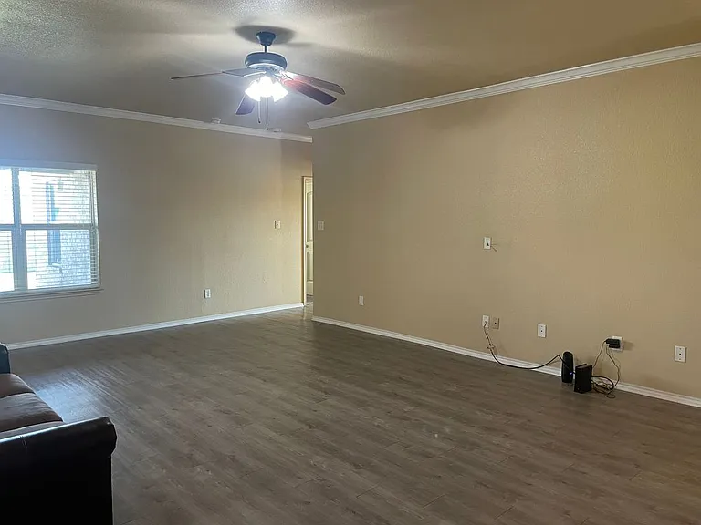 2804 Hector Dr — Photo 2