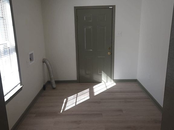 5th image of 4749 Clayton Dr