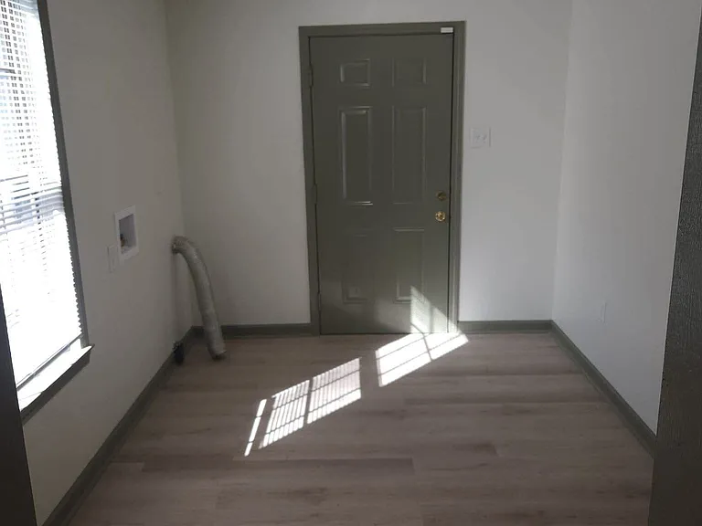 4749 Clayton Dr — Photo 5