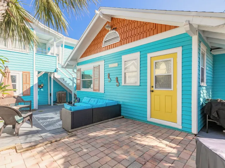 212 S Wild Olive Ave #NA — Photo 2