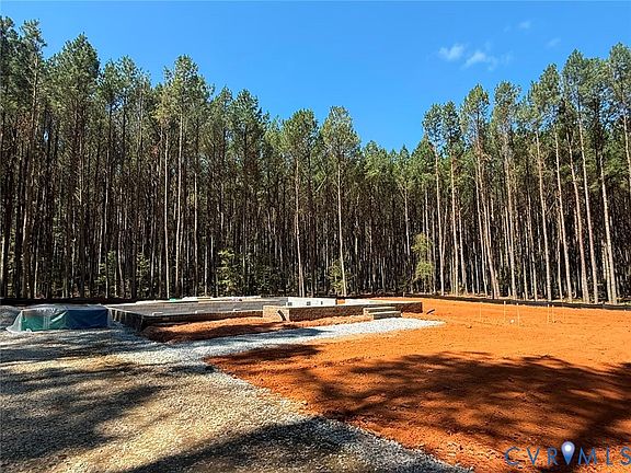 4th image of 26 Pine Wood Trl
