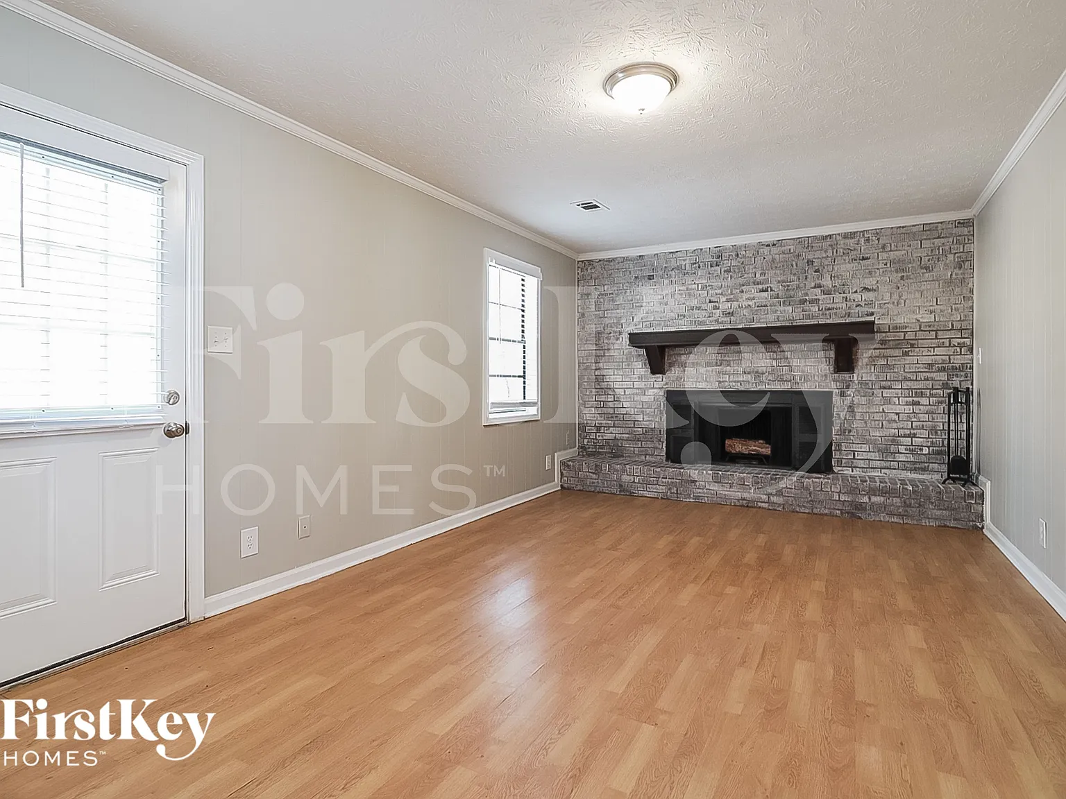 3 bed, 2.0 bath, 1617 sqft, $2,055 — Photo 2