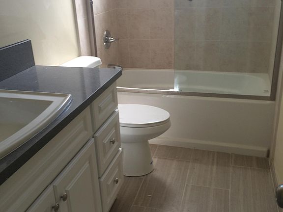 4th image of 1302 Ocean Park Blvd APT D