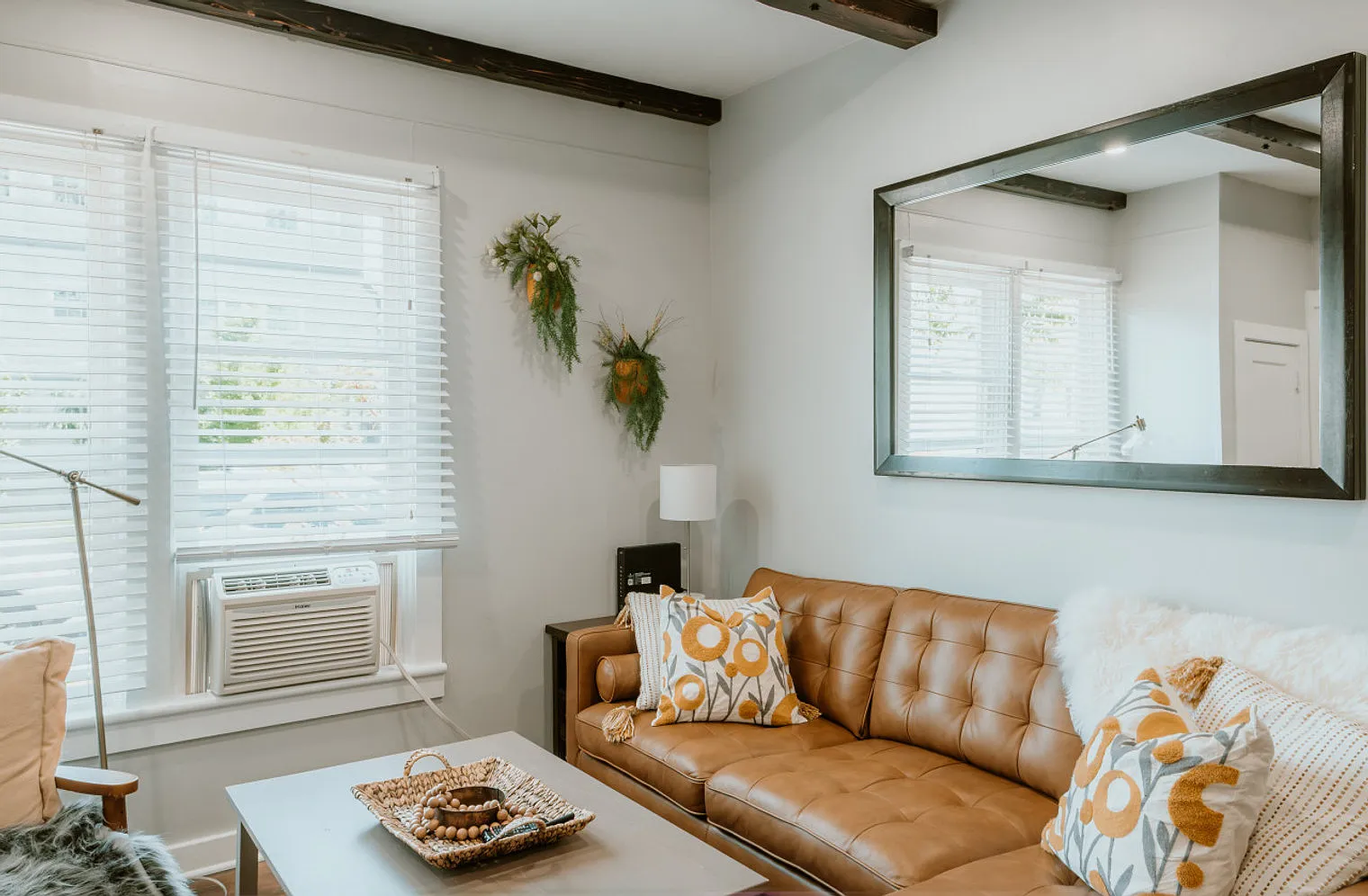 5 bed, 2.0 bath, 1991 sqft, $7,053 — Photo 3