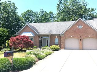 939 Red Oak Dr, Pittsburgh, PA 15238