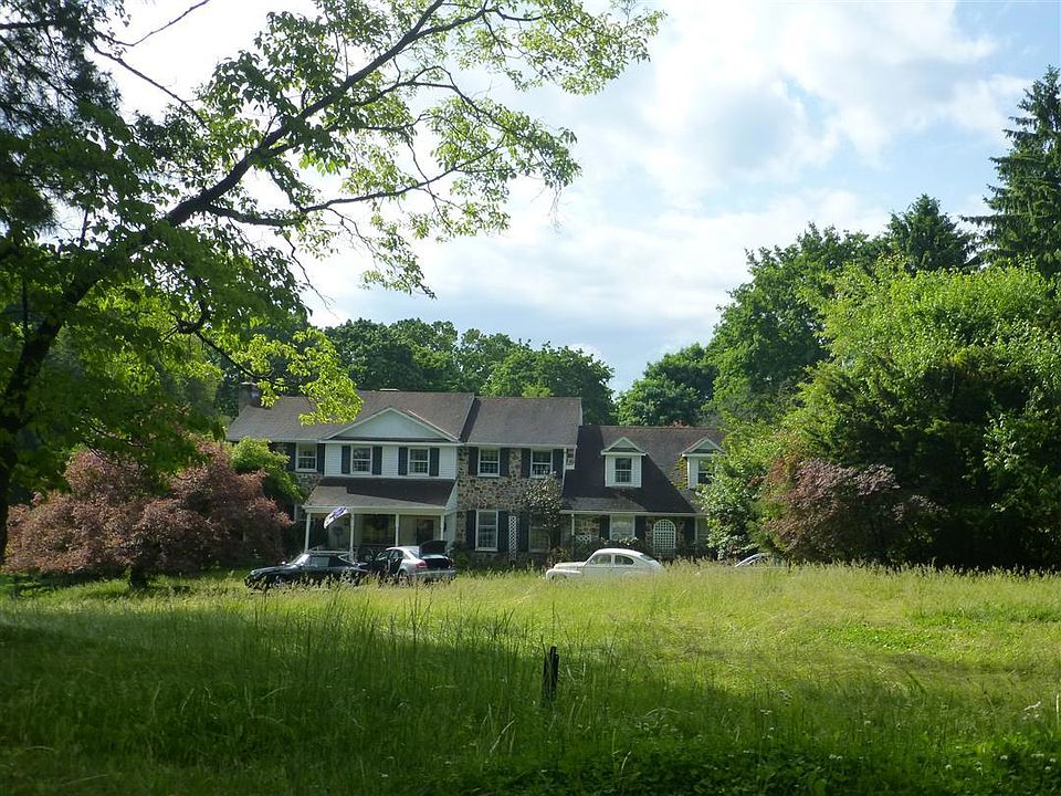 1st image of 121 Davis Rd