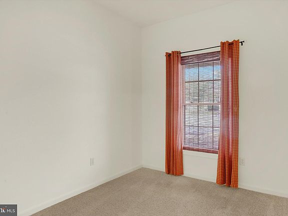 4th image of 712 Creek Side Dr