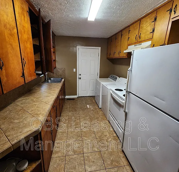 427 Bernard Dr — Photo 7