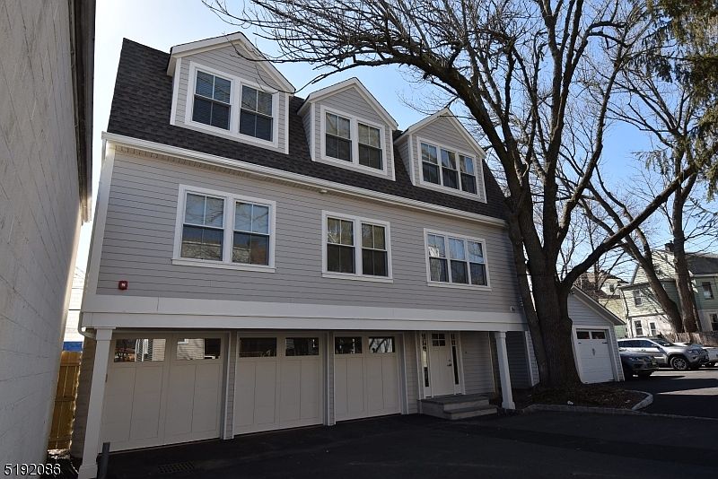 1st image of 676 Bloomfield Ave APT 3
