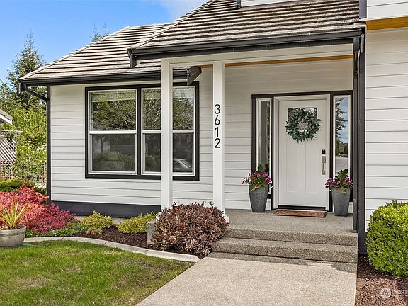 2nd image of 3612 Stevens Drive NE