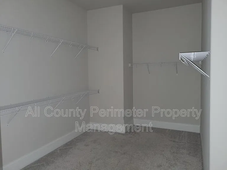 819 Olmsted Ln — Photo 12