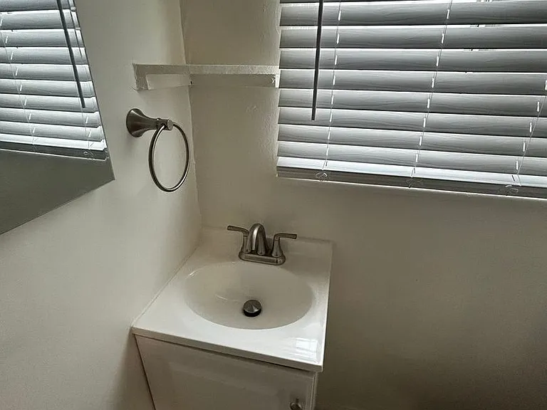 925 N Azusa Ave — Photo 11