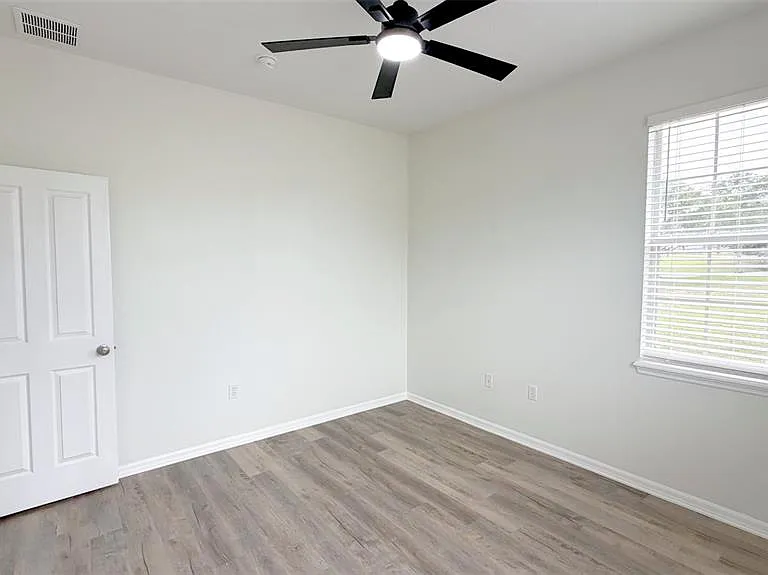 203 Madison Cir — Photo 32