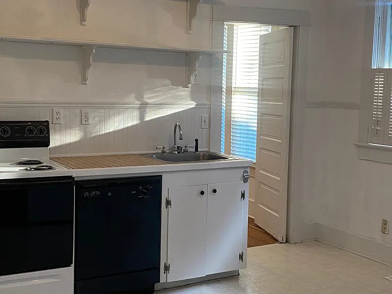 443 Locust Ave SE — Photo 10