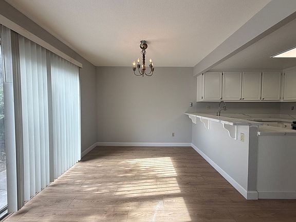 4th image of 744 Creekland Cir