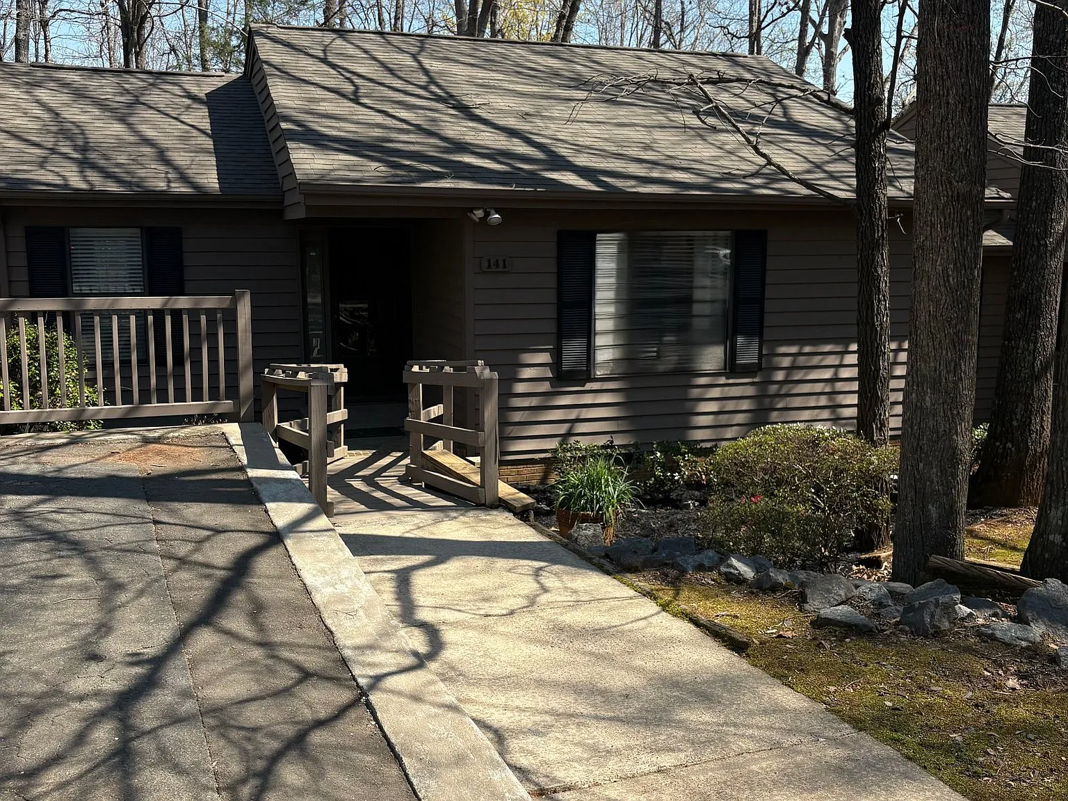 Dogwood Hills Condo — Photo 1