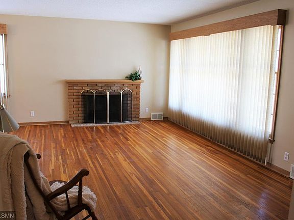 2nd image of 100 14th Ave S