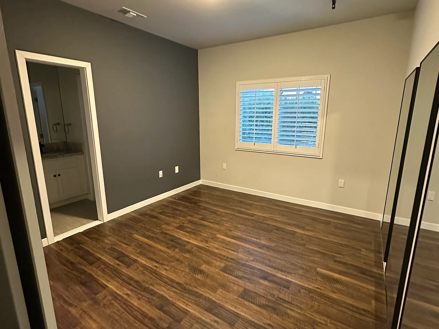 2 bed, 900 sqft, $3,000 — Photo 4