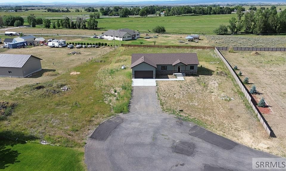 1st image of 2911 Hackamore Dr