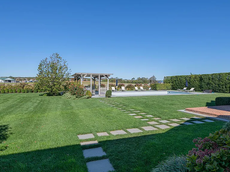 20 Millfarm Ln — Photo 27