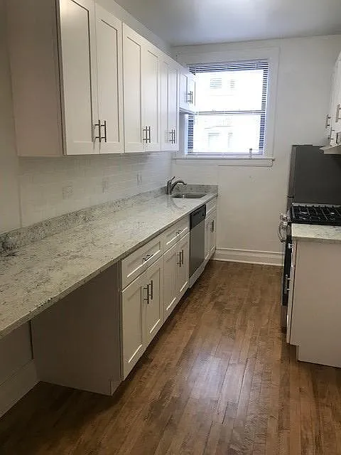 2213-2223 Ridge Apartments — Photo 2