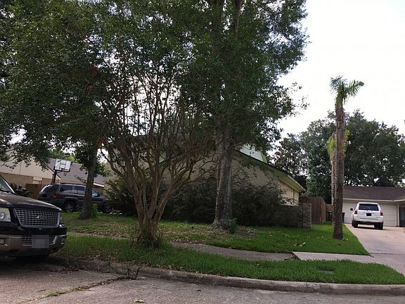 3rd image of 6111 Creekbend Dr