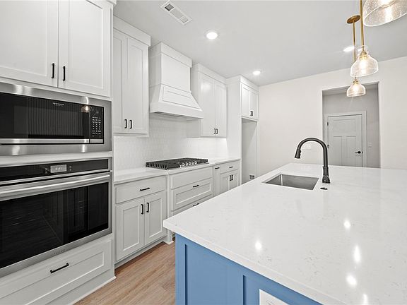 5th image of 930 Moksha St