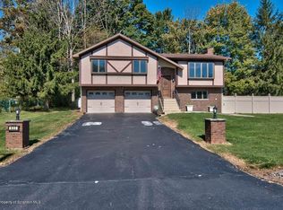 633 White Birch Rd, Clarks Summit, PA 18411