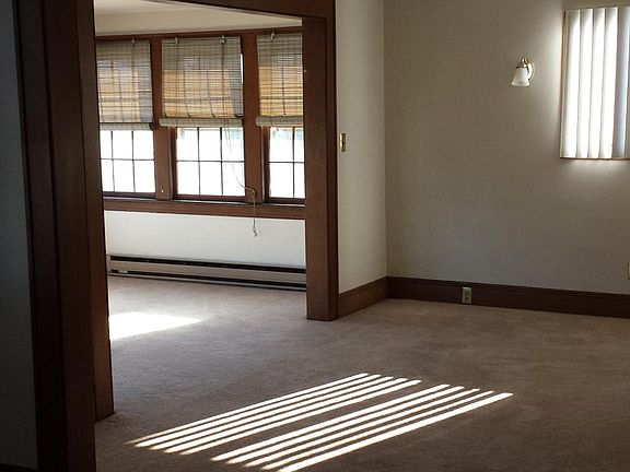3rd image of 465 Courtland Ave