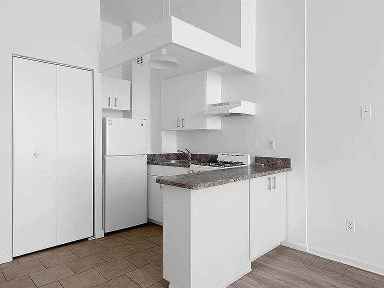 88 Fulton St #318 — Photo 8