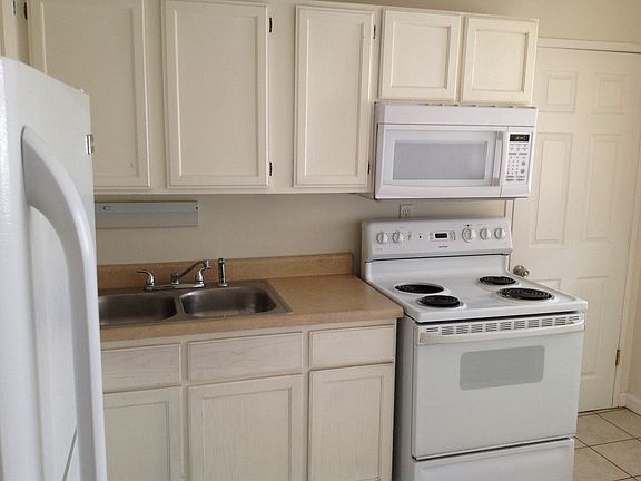 3rd image of 10200 Tanner Dr