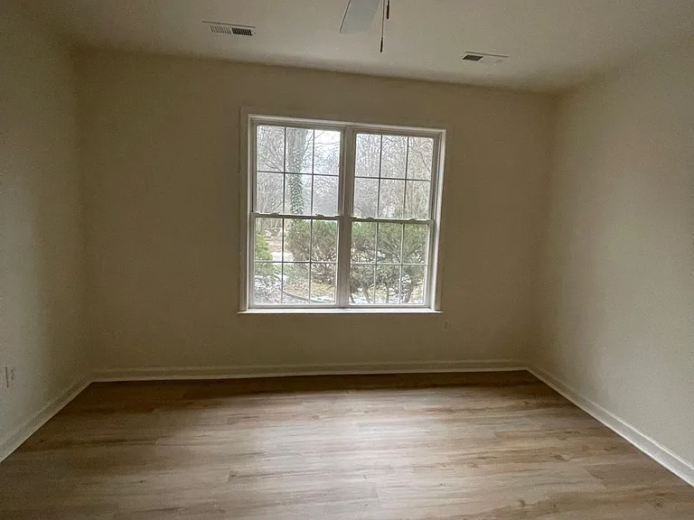 1123 Lindsay Ln — Photo 17