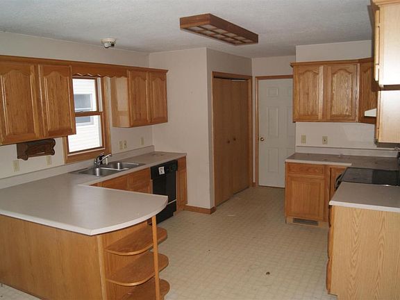 3rd image of 147 Dolese Dr