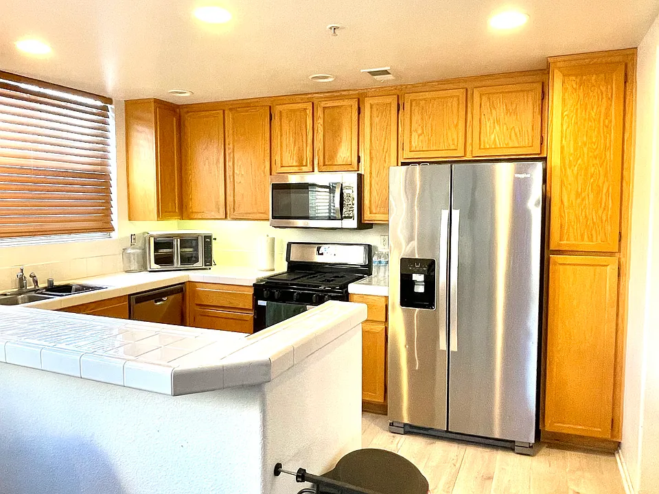 Kitchen, stainless steel appliances