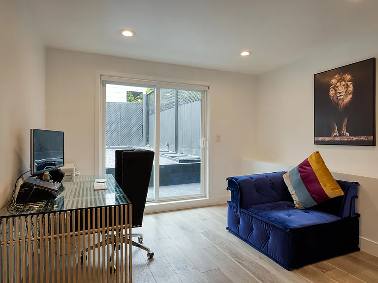 2806 36th Ave — Photo 27