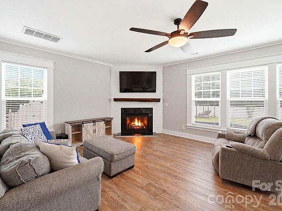 5th image of 3585 Leighton Dr SW