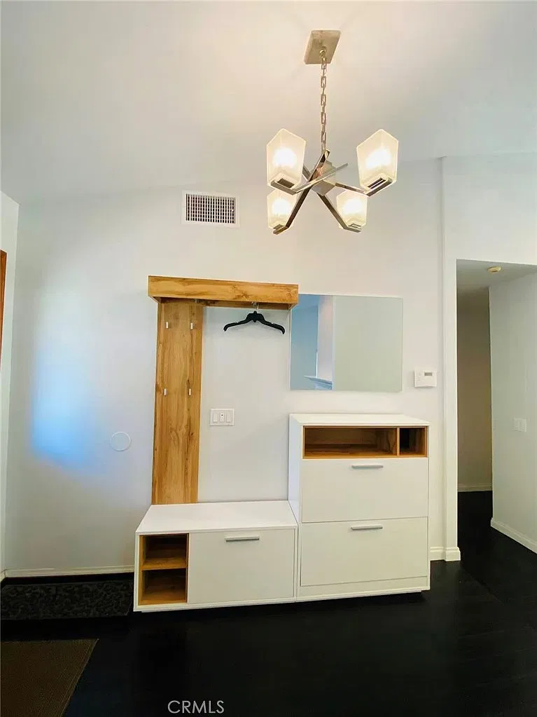4 bed, 1704 sqft, $4,300 — Photo 4