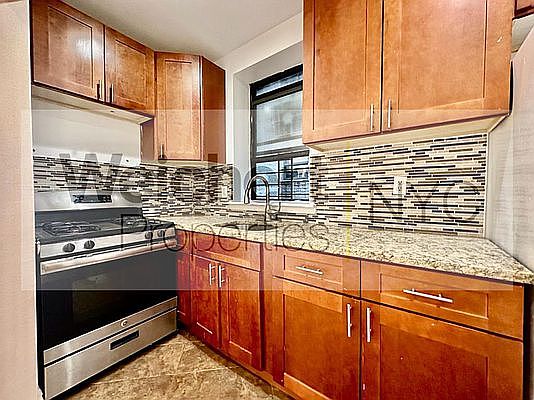 4th image of 1572 Lexington Ave APT 4B