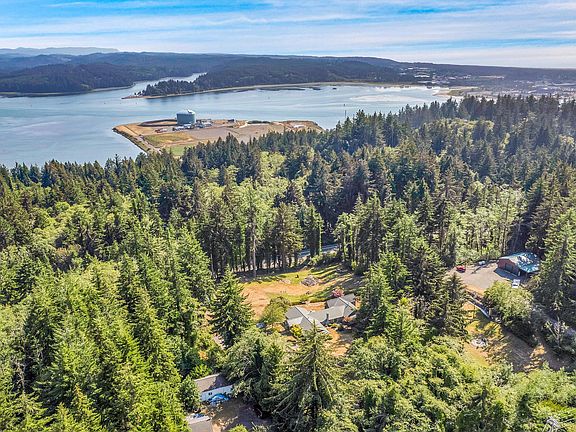 3rd image of 1756 NE Yaquina Heights Dr