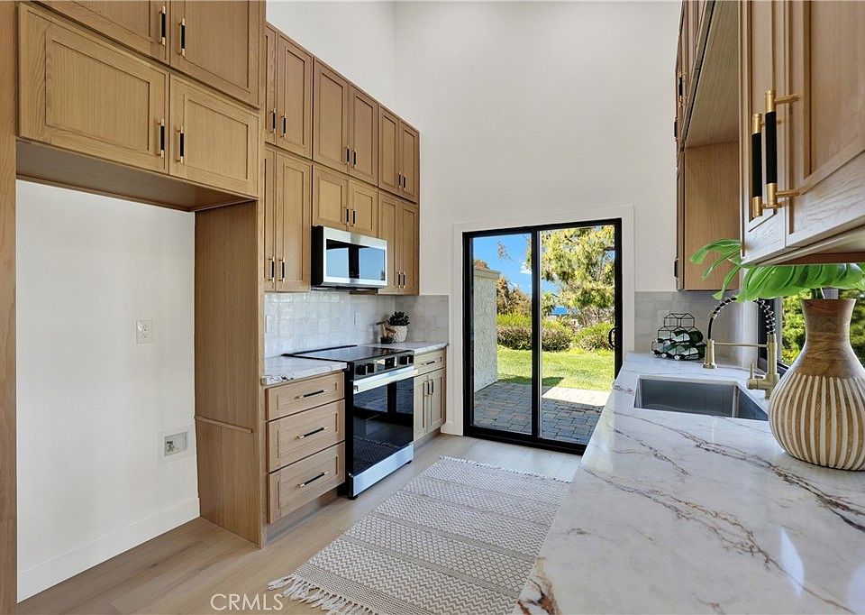 1st image of 700 Calle Bahia