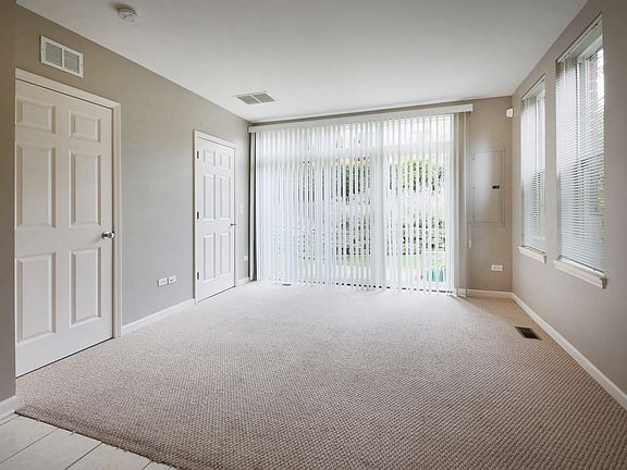 3rd image of 616 Grove Ln