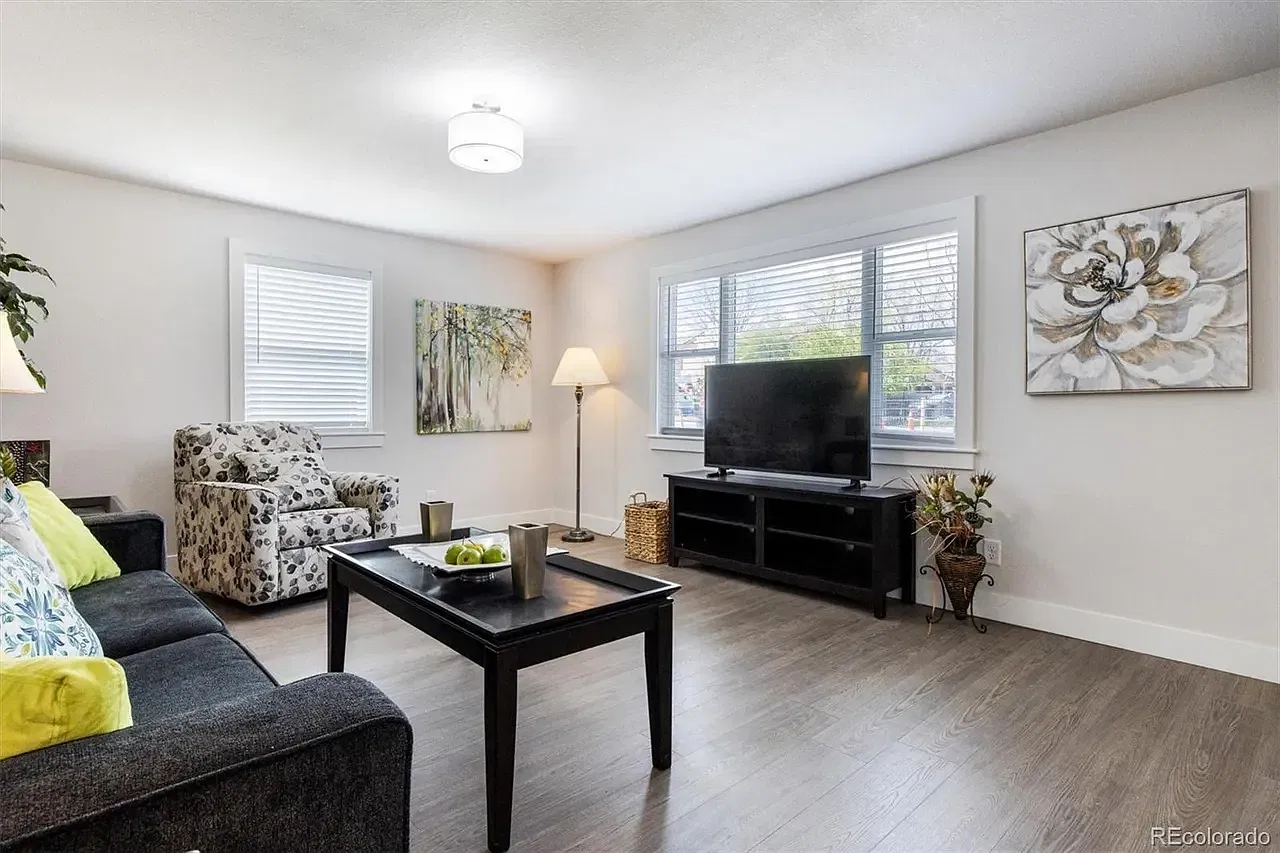 2 bed, 890 sqft, $2,100 — Photo 3