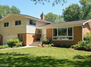 109 W Sunset Rd, Mount Prospect, IL 60056