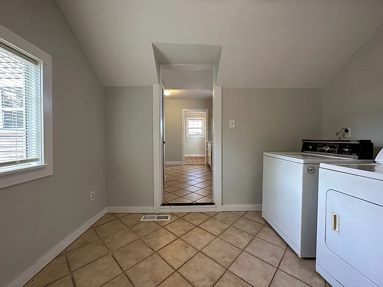 4024 Macarthur Dr — Photo 17