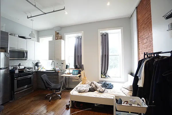 Rented by Rennit Inc. | media 21