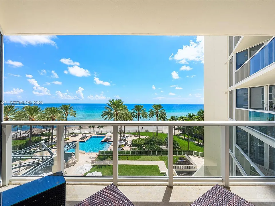 19333 Collins Ave #706