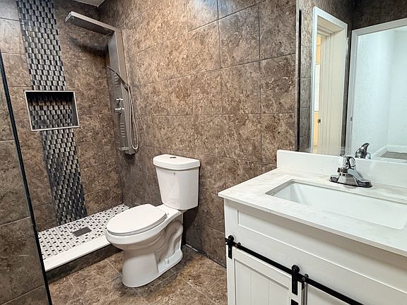 5th image of 9518 N Dartmouth Ave